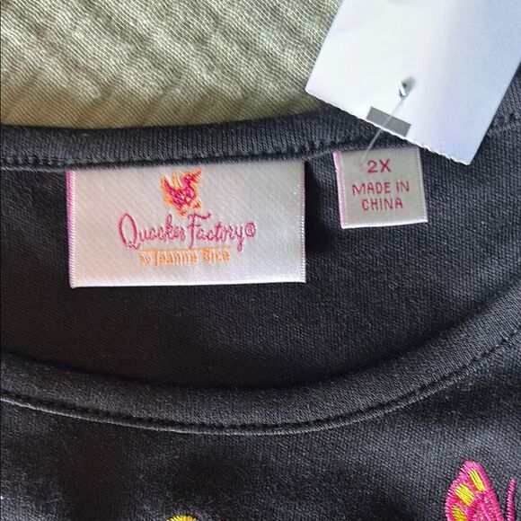 Quacker Factory Floral Embroidered Black Top - Picture 4 of 7